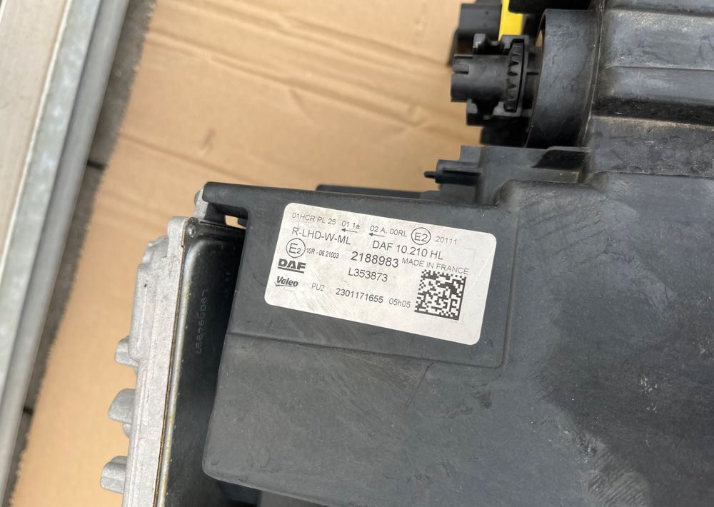 Lamp LED DAF XG XG+ XF prawa reflektor oryginał - Gaismas/ Apgaismojums - Kravas automašīna: foto 3 Lamp LED DAF XG XG+ XF prawa reflektor oryginał - Gaismas/ Apgaismojums - Kravas automašīna: foto 3