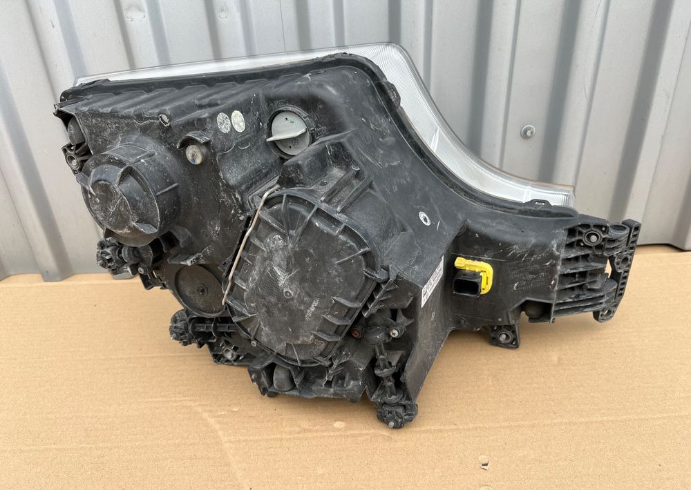 Lampa Mercedes Actros MP4 euro 6 MP 4 reflektor lewy - Gaismas/ Apgaismojums - Kravas automašīna: foto 2 Lampa Mercedes Actros MP4 euro 6 MP 4 reflektor lewy - Gaismas/ Apgaismojums - Kravas automašīna: foto 2