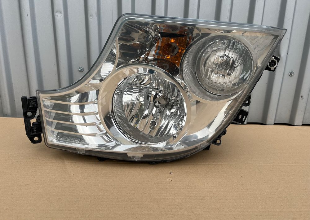 Lampa Mercedes Actros MP4 euro 6 MP 4 reflektor lewy - Gaismas/ Apgaismojums - Kravas automašīna: foto 1 Lampa Mercedes Actros MP4 euro 6 MP 4 reflektor lewy - Gaismas/ Apgaismojums - Kravas automašīna: foto 1