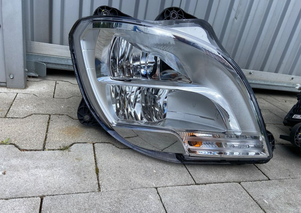Lampy LED DAF XF 106 euro 6 komplet reflektory - Gaismas/ Apgaismojums - Kravas automašīna: foto 2 Lampy LED DAF XF 106 euro 6 komplet reflektory - Gaismas/ Apgaismojums - Kravas automašīna: foto 2