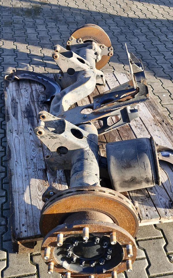 MAN TG3 TGX TGS OŚ ŚRODKOWA OPUSZCZANA ŚPIOCH - Piekare: foto 2 MAN TG3 TGX TGS OŚ ŚRODKOWA OPUSZCZANA ŚPIOCH - Piekare: foto 2