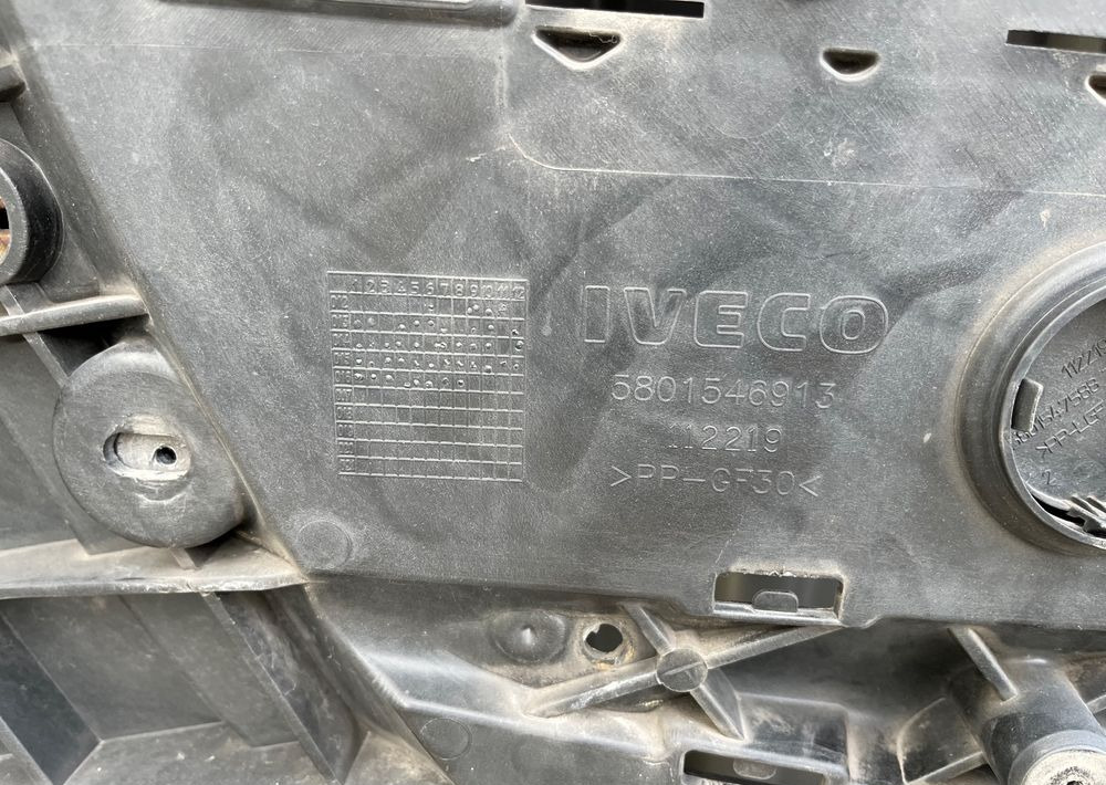 Maska Iveco Stralis euro 6 atrapa - Virsbūve un ārpuse - Kravas automašīna: foto 3 Maska Iveco Stralis euro 6 atrapa - Virsbūve un ārpuse - Kravas automašīna: foto 3