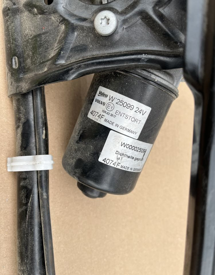 Mechanizm wycieraczek Volvo FH4 FH 5 kompletny cięgno prowadnica - Stikla tīrītājs - Kravas automašīna: foto 2 Mechanizm wycieraczek Volvo FH4 FH 5 kompletny cięgno prowadnica - Stikla tīrītājs - Kravas automašīna: foto 2