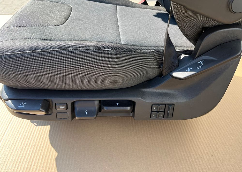 NOWY Fotel kierowcy MAN TG3 TGX nowy model siedzenie lewe - Sēdeklis - Kravas automašīna: foto 4 NOWY Fotel kierowcy MAN TG3 TGX nowy model siedzenie lewe - Sēdeklis - Kravas automašīna: foto 4