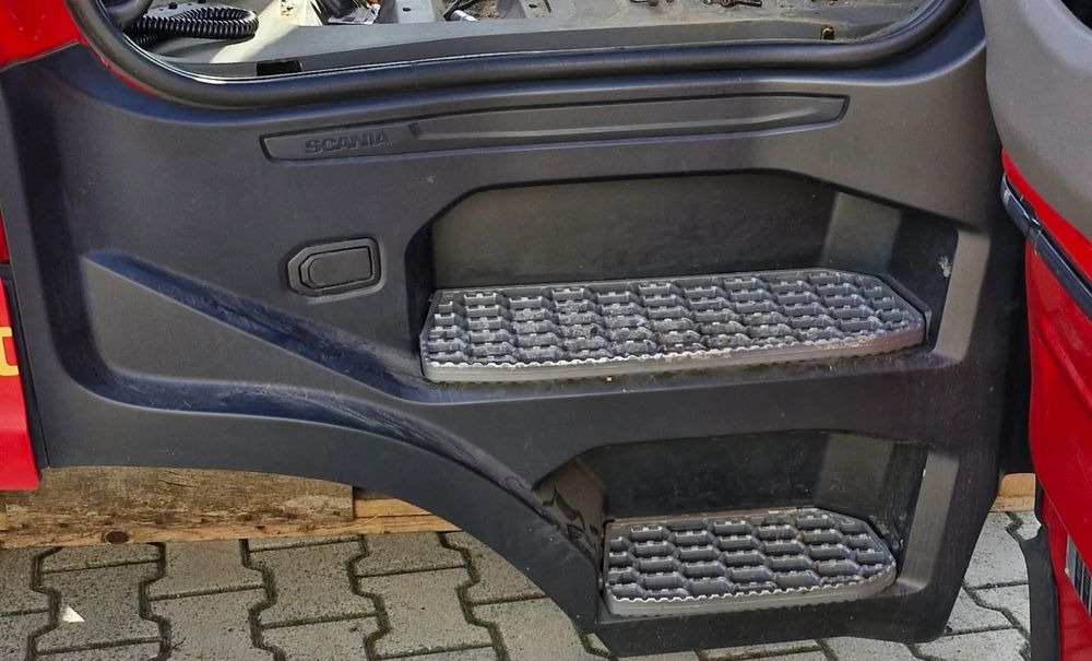 SCANIA S STOPNICA KOMPLETNA L/P - Bremžu daļas - Kravas automašīna: foto 1 SCANIA S STOPNICA KOMPLETNA L/P - Bremžu daļas - Kravas automašīna: foto 1