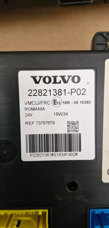 VOLVO FH4 FM4 TABLICA SKRZYNKA BEZPIECZNIKÓW 23006122-P01 22821381-P02 2269999-P03 - Kabīne un interjers: foto 3 VOLVO FH4 FM4 TABLICA SKRZYNKA BEZPIECZNIKÓW 23006122-P01 22821381-P02 2269999-P03 - Kabīne un interjers: foto 3