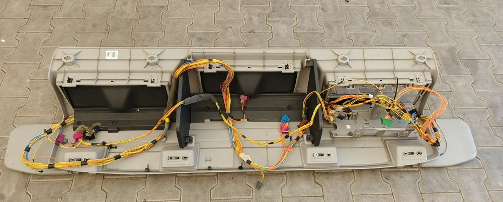 VOLVO FL KONSOLA PÓŁKA GÓRNA - Kabīne un interjers - Kravas automašīna: foto 2 VOLVO FL KONSOLA PÓŁKA GÓRNA - Kabīne un interjers - Kravas automašīna: foto 2