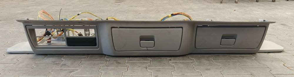 VOLVO FL KONSOLA PÓŁKA GÓRNA - Kabīne un interjers - Kravas automašīna: foto 1 VOLVO FL KONSOLA PÓŁKA GÓRNA - Kabīne un interjers - Kravas automašīna: foto 1