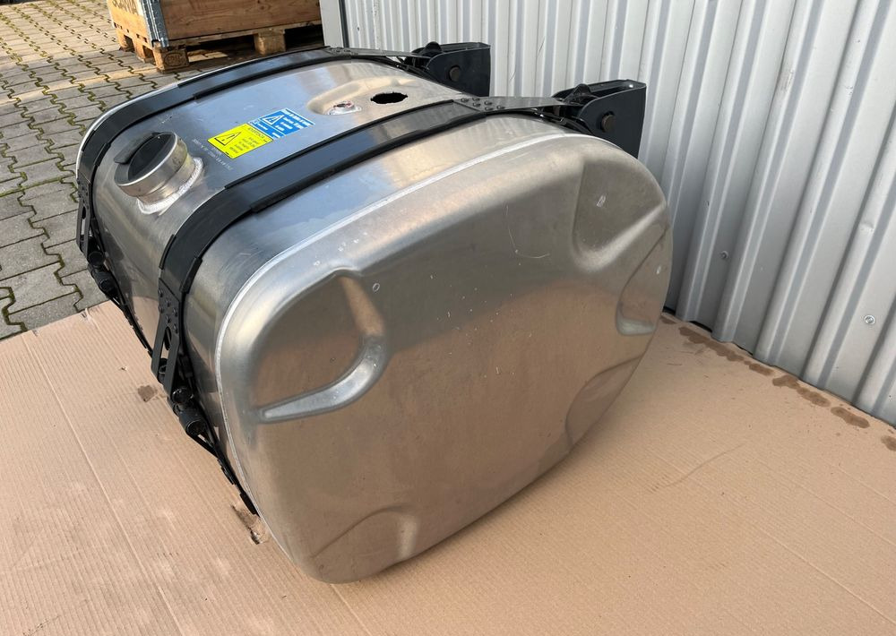 Zbiornik paliwa Scania R S 230 L kompletny 2600651 bak NGS NGR - Degvielas sistēma - Kravas automašīna: foto 2 Zbiornik paliwa Scania R S 230 L kompletny 2600651 bak NGS NGR - Degvielas sistēma - Kravas automašīna: foto 2