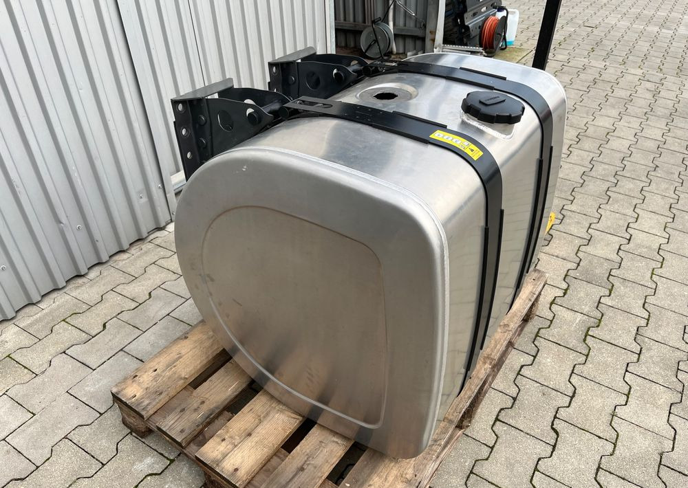 Zbiornik paliwa Volvo FH Renault 330 litrów bak jak nowy - Degvielas sistēma - Kravas automašīna: foto 3 Zbiornik paliwa Volvo FH Renault 330 litrów bak jak nowy - Degvielas sistēma - Kravas automašīna: foto 3