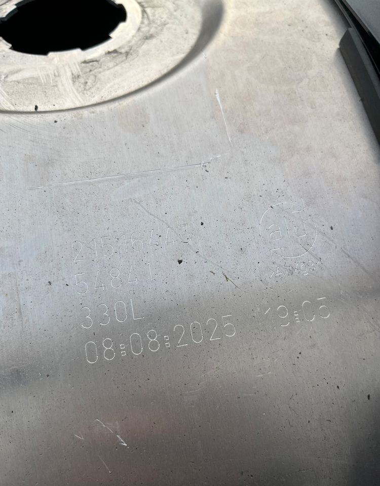 Zbiornik paliwa Volvo FH Renault 330 litrów bak jak nowy - Degvielas sistēma - Kravas automašīna: foto 5 Zbiornik paliwa Volvo FH Renault 330 litrów bak jak nowy - Degvielas sistēma - Kravas automašīna: foto 5