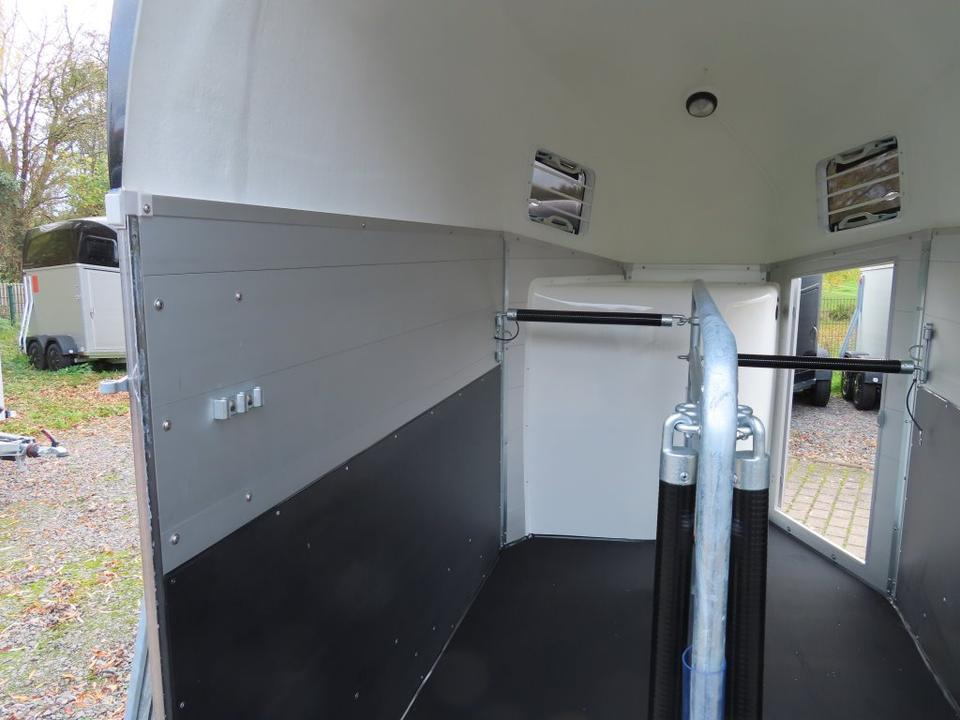 Böckmann Pferdeanhänger, Champion, Esprit, Sattelkammer, 100 km/h - Zirgu piekabe: foto 5 Böckmann Pferdeanhänger, Champion, Esprit, Sattelkammer, 100 km/h - Zirgu piekabe: foto 5