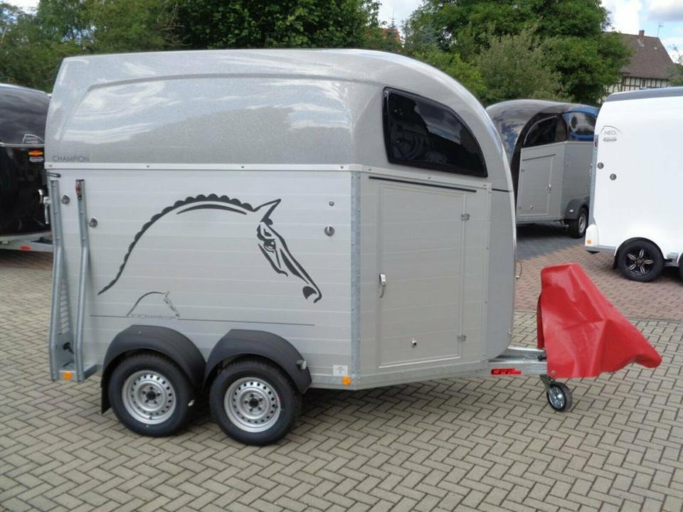 Böckmann Pferdeanhänger Champion R Sattelkammer Aluboden - Zirgu piekabe: foto 2 Böckmann Pferdeanhänger Champion R Sattelkammer Aluboden - Zirgu piekabe: foto 2