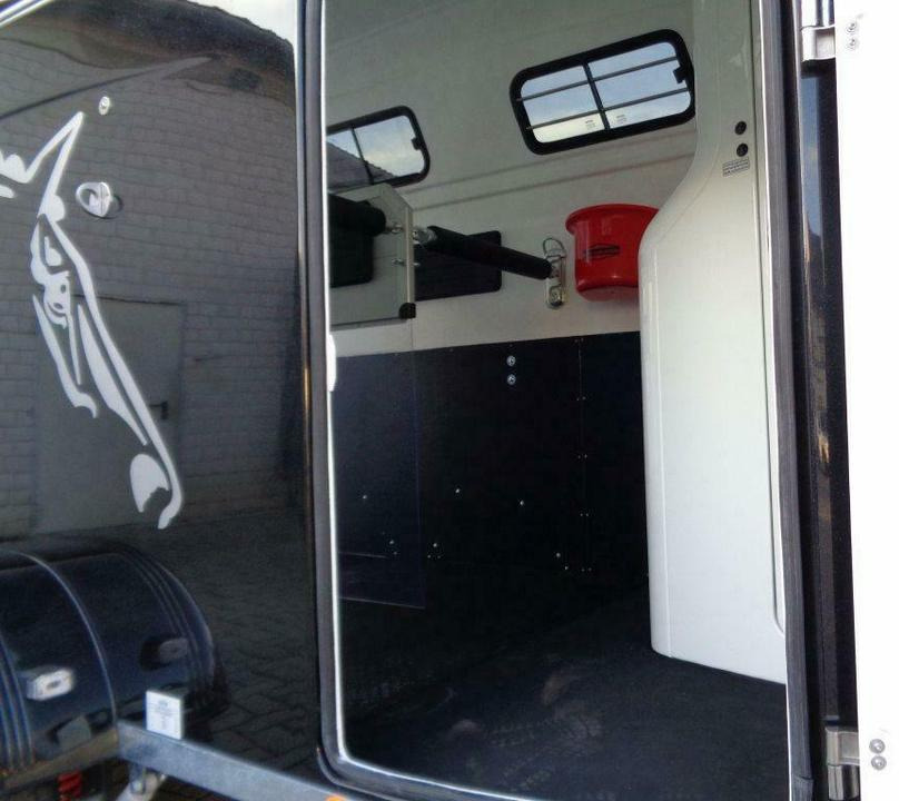 Zirgu piekabe Böckmann, Pferdeanhänger, Grand Master SR, 100 km/h, Videokamera: foto 6 Zirgu piekabe Böckmann, Pferdeanhänger, Grand Master SR, 100 km/h, Videokamera: foto 6