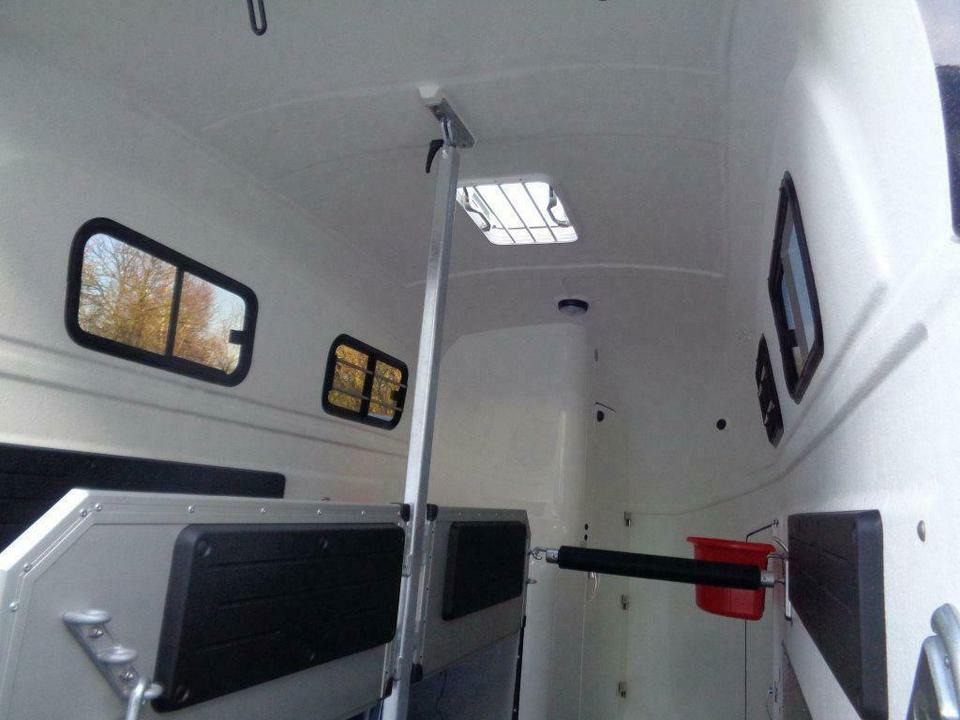 Zirgu piekabe Böckmann, Pferdeanhänger, Grand Master SR, 100 km/h, Videokamera: foto 14 Zirgu piekabe Böckmann, Pferdeanhänger, Grand Master SR, 100 km/h, Videokamera: foto 14