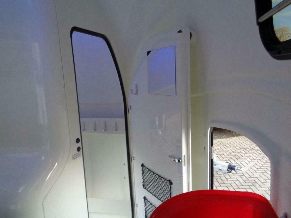 Zirgu piekabe Böckmann, Pferdeanhänger, Grand Master SR, 100 km/h, Videokamera: foto 13 Zirgu piekabe Böckmann, Pferdeanhänger, Grand Master SR, 100 km/h, Videokamera: foto 13