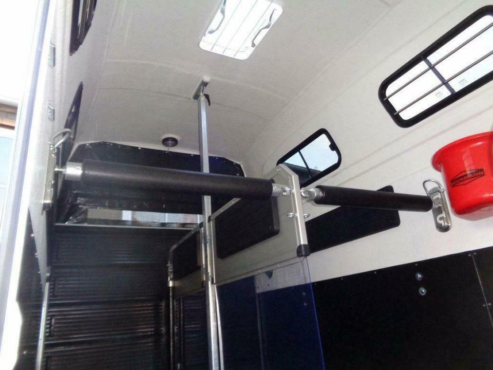 Zirgu piekabe Böckmann, Pferdeanhänger, Grand Master SR, 100 km/h, Videokamera: foto 7 Zirgu piekabe Böckmann, Pferdeanhänger, Grand Master SR, 100 km/h, Videokamera: foto 7