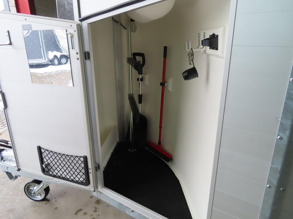 Böckmann Pferdeanhänger Portax Esprit s+b Aluboden, Sattelkammer - Zirgu piekabe: foto 4 Böckmann Pferdeanhänger Portax Esprit s+b Aluboden, Sattelkammer - Zirgu piekabe: foto 4