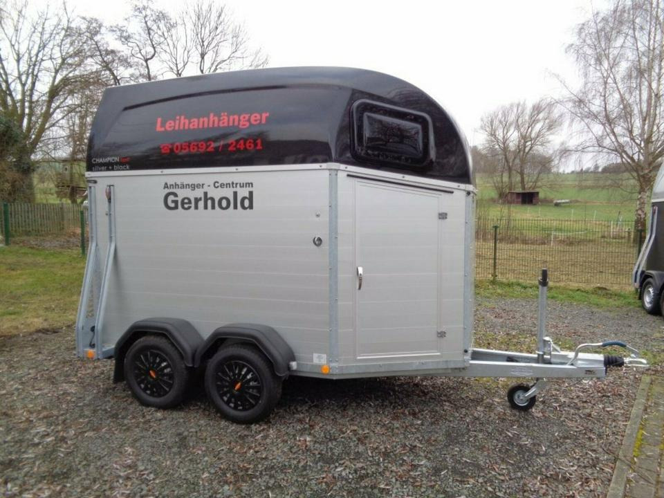 Böckmann Pferdeanhänger zu VERMIETEN Leihanhänger ab 55€/Tag - Zirgu piekabe: foto 1 Böckmann Pferdeanhänger zu VERMIETEN Leihanhänger ab 55€/Tag - Zirgu piekabe: foto 1