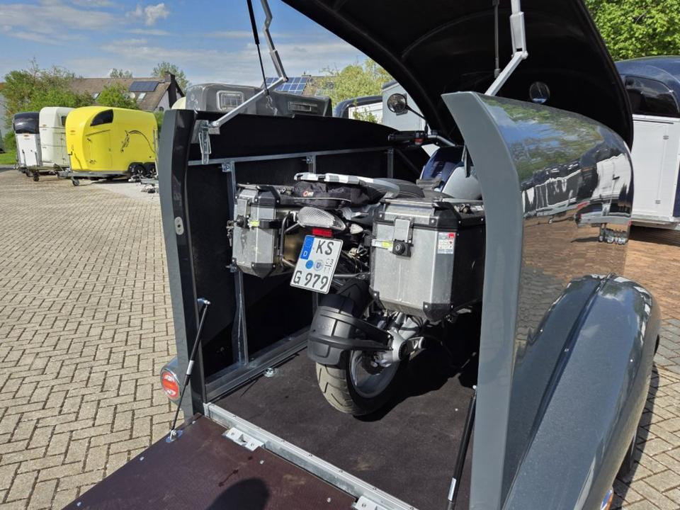 Motocikla piekabe PKW Anhänger Motorrad Geschlossen Kofferanhänger 1000kg 100km/h: foto 9