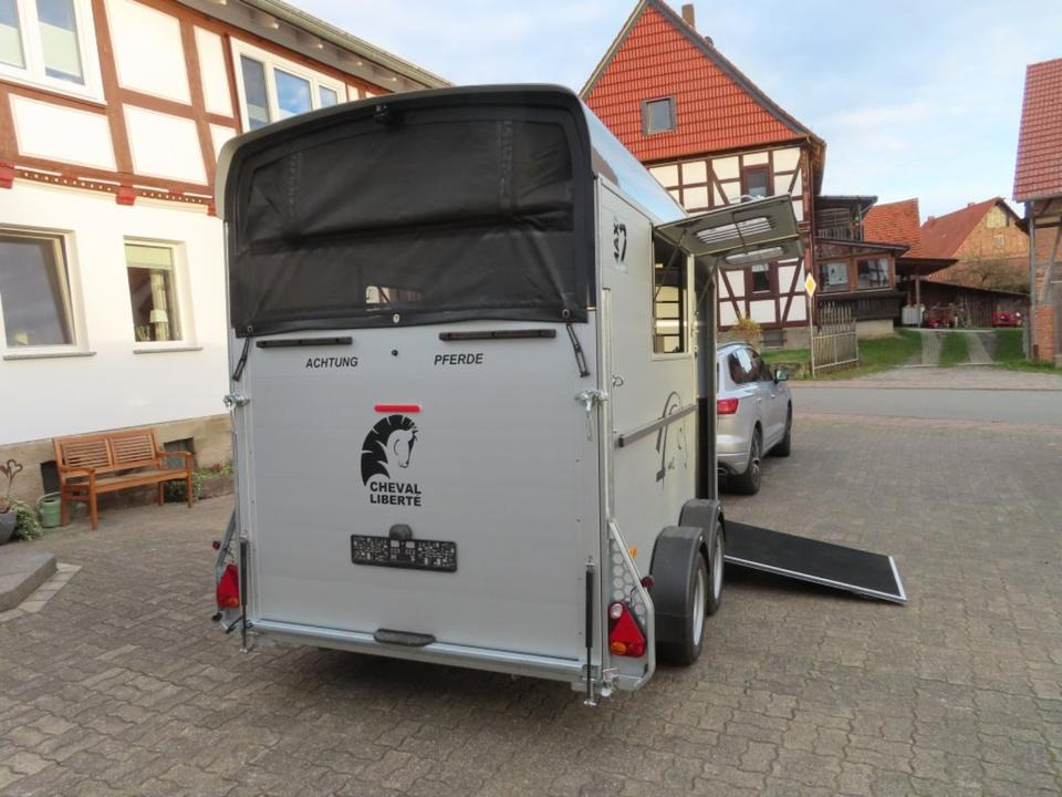 Pferdeanhänger Cheval Liberte MAXI 2 Sattelraum 100 km/h Kamera - Zirgu piekabe: foto 3 Pferdeanhänger Cheval Liberte MAXI 2 Sattelraum 100 km/h Kamera - Zirgu piekabe: foto 3