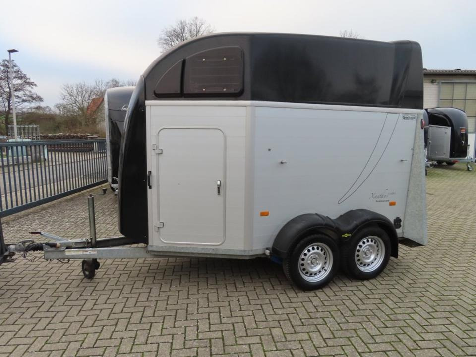 Pferdeanhänger Humbaur, Xanthos Aero, 100 km/h Sattelkammer - Zirgu piekabe: foto 2 Pferdeanhänger Humbaur, Xanthos Aero, 100 km/h Sattelkammer - Zirgu piekabe: foto 2