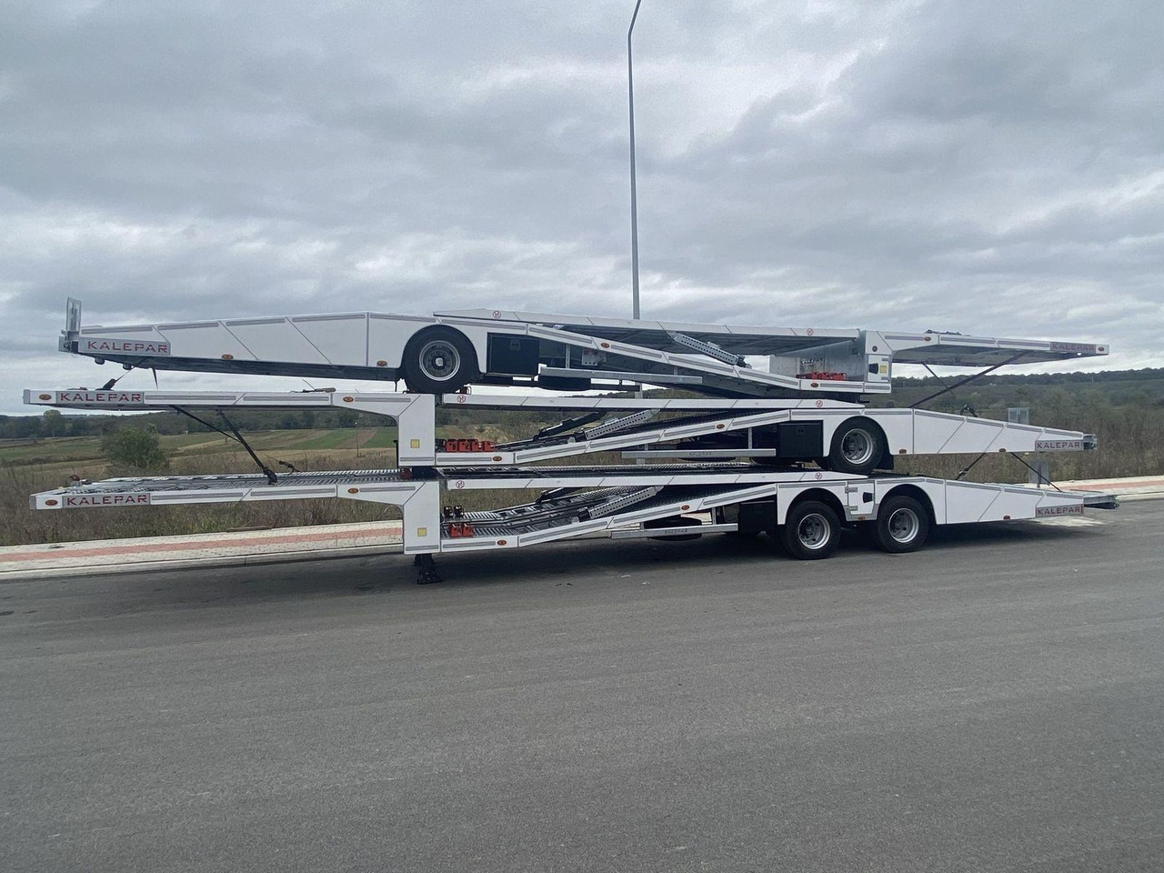 KALEPAR KLP228V4 4er-Autotransporter 2xAchse VDI - Puspiekabe autovedējs: foto 5 KALEPAR KLP228V4 4er-Autotransporter 2xAchse VDI - Puspiekabe autovedējs: foto 5