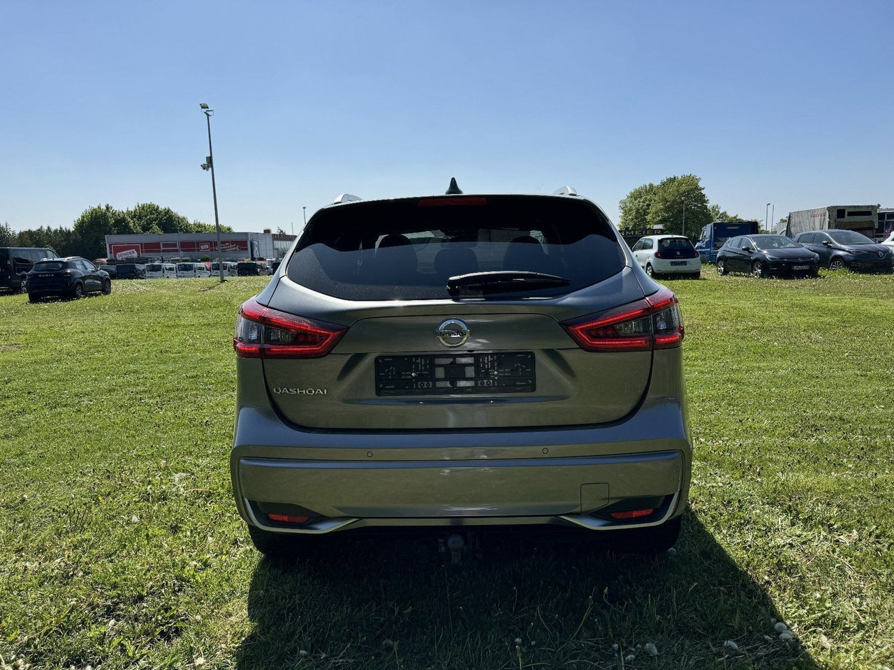 Nissan Qashqai 1.7 dCi N-Connecta 4x4 ALLRAD AUTOMATIK - SUV: foto 4 Nissan Qashqai 1.7 dCi N-Connecta 4x4 ALLRAD AUTOMATIK - SUV: foto 4