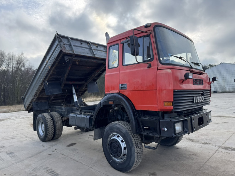 Iveco Magirus 180-23 (GRAND PONT / 4X4 / LAMES / POMPE MANUELLE) - Kravas automašīna pašizgāzējs: foto 3 Iveco Magirus 180-23 (GRAND PONT / 4X4 / LAMES / POMPE MANUELLE) - Kravas automašīna pašizgāzējs: foto 3