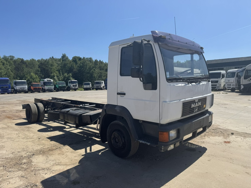 MAN 12.224 (MANUAL GEARBOX / EURO 2 / BELGIAN TRUCK IN GOOD CONDITION !!!) - Šasija kravas automašīna: foto 4 MAN 12.224 (MANUAL GEARBOX / EURO 2 / BELGIAN TRUCK IN GOOD CONDITION !!!) - Šasija kravas automašīna: foto 4