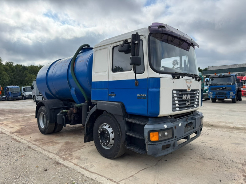 MAN 19.343 (12.000L / MANUAL GEARBOX / EURO 2 / PERFECT) - Asenizācijas mašīna: foto 3 MAN 19.343 (12.000L / MANUAL GEARBOX / EURO 2 / PERFECT) - Asenizācijas mašīna: foto 3