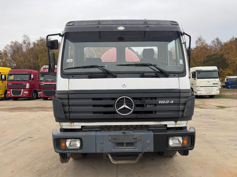 Mercedes-Benz SK 1824 (10.000 L / GRAND PONT / LAMES / V6 MOTEUR / PARFAIT ETAT) - Asenizācijas mašīna: foto 2 Mercedes-Benz SK 1824 (10.000 L / GRAND PONT / LAMES / V6 MOTEUR / PARFAIT ETAT) - Asenizācijas mašīna: foto 2