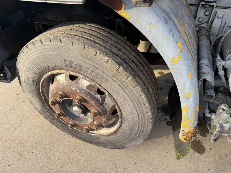 Autocisterna Renault S 150 SUSPENSION LAMES / 7000 L / POMPE & BOITE MANUELLE / CAMION FRANCAIS!!!): foto 10 Autocisterna Renault S 150 SUSPENSION LAMES / 7000 L / POMPE & BOITE MANUELLE / CAMION FRANCAIS!!!): foto 10