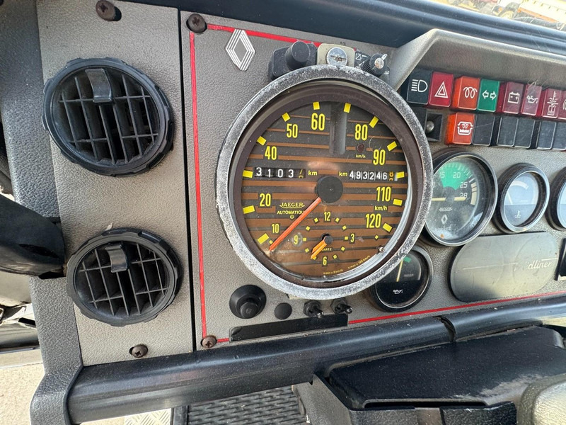 Autocisterna Renault S 150 SUSPENSION LAMES / 7000 L / POMPE & BOITE MANUELLE / CAMION FRANCAIS!!!): foto 12 Autocisterna Renault S 150 SUSPENSION LAMES / 7000 L / POMPE & BOITE MANUELLE / CAMION FRANCAIS!!!): foto 12