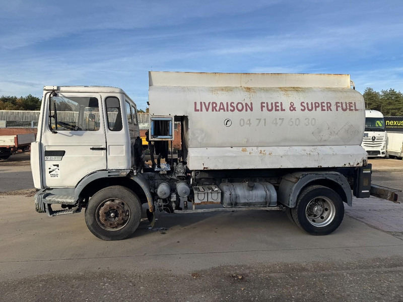 Autocisterna Renault S 150 SUSPENSION LAMES / 7000 L / POMPE & BOITE MANUELLE / CAMION FRANCAIS!!!): foto 8 Autocisterna Renault S 150 SUSPENSION LAMES / 7000 L / POMPE & BOITE MANUELLE / CAMION FRANCAIS!!!): foto 8