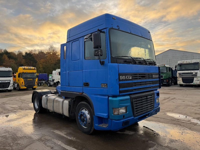 DAF 95 XF 480 Space Cab (EURO 3 / MANUAL GEARBOX / BOITE MANUELLE) - Vilcējs: foto 2 DAF 95 XF 480 Space Cab (EURO 3 / MANUAL GEARBOX / BOITE MANUELLE) - Vilcējs: foto 2