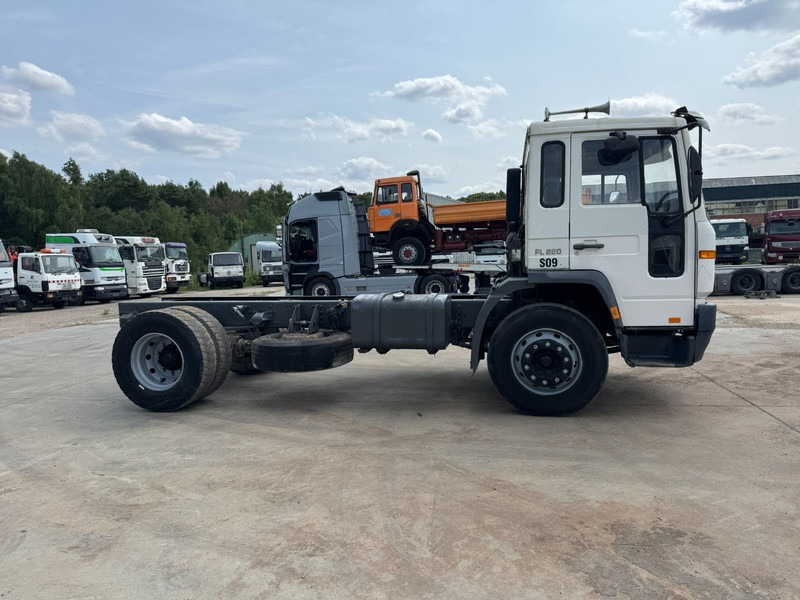 Volvo FL 6 - 220 (FULL STEEL SUSPENSION / MANUAL GEARBOX / PERFECT) - Šasija kravas automašīna: foto 4 Volvo FL 6 - 220 (FULL STEEL SUSPENSION / MANUAL GEARBOX / PERFECT) - Šasija kravas automašīna: foto 4