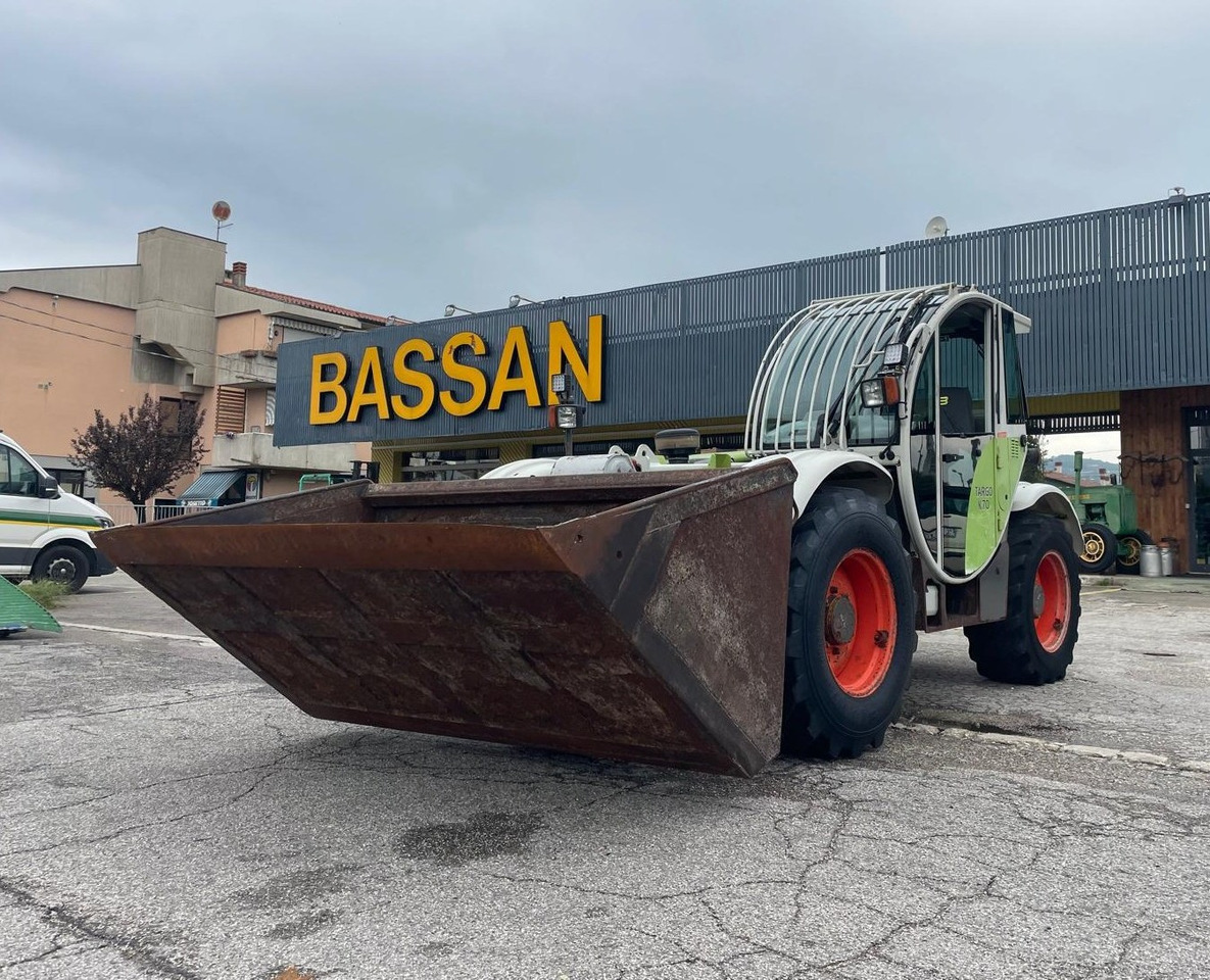 CLAAS TELESCOPICO TARGO K 70 - Teleskopiskais iekrāvējs: foto 1 CLAAS TELESCOPICO TARGO K 70 - Teleskopiskais iekrāvējs: foto 1