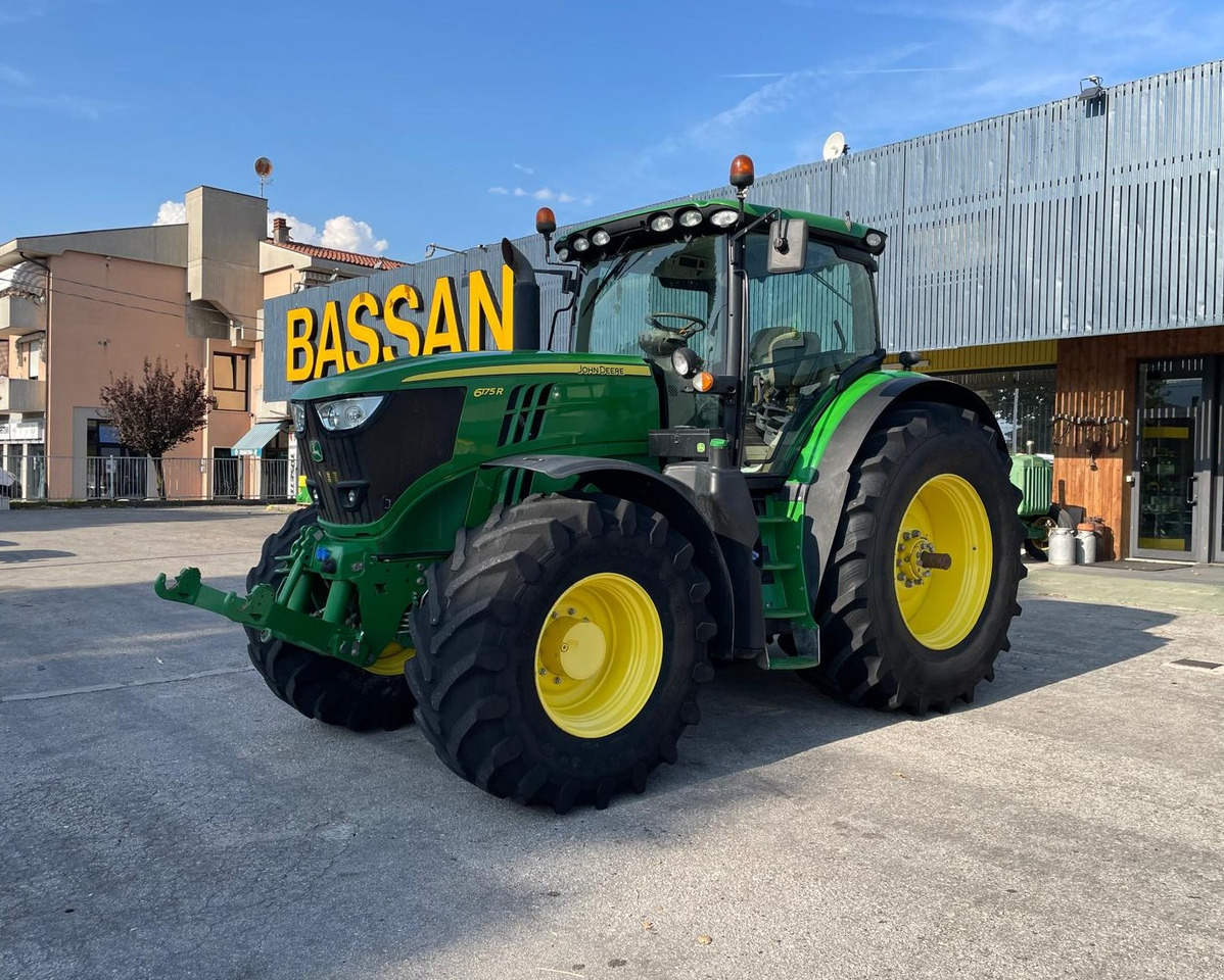 JOHN DEERE 6175 R - Traktors: foto 1 JOHN DEERE 6175 R - Traktors: foto 1