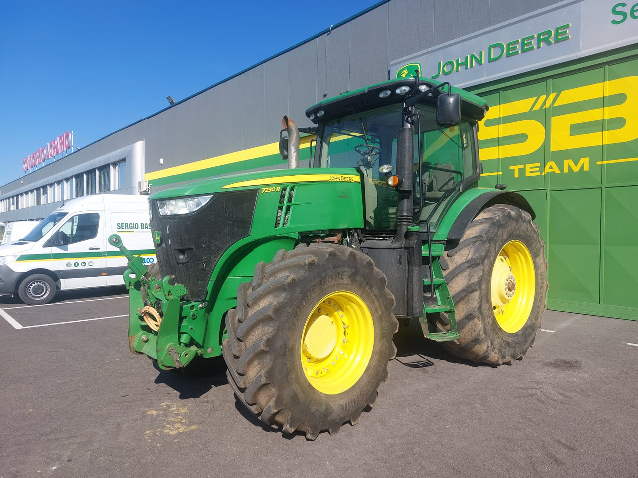 JOHN DEERE 7230 R - Traktors: foto 1 JOHN DEERE 7230 R - Traktors: foto 1