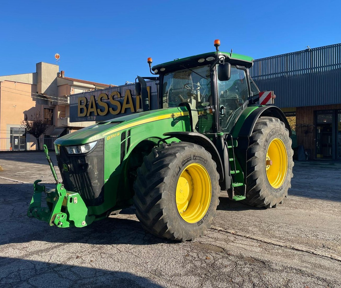 JOHN DEERE 8370 R - Traktors: foto 1 JOHN DEERE 8370 R - Traktors: foto 1