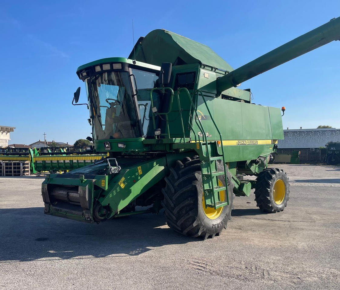 JOHN DEERE MIETITREBBIA CTS - Labības kombains: foto 2 JOHN DEERE MIETITREBBIA CTS - Labības kombains: foto 2
