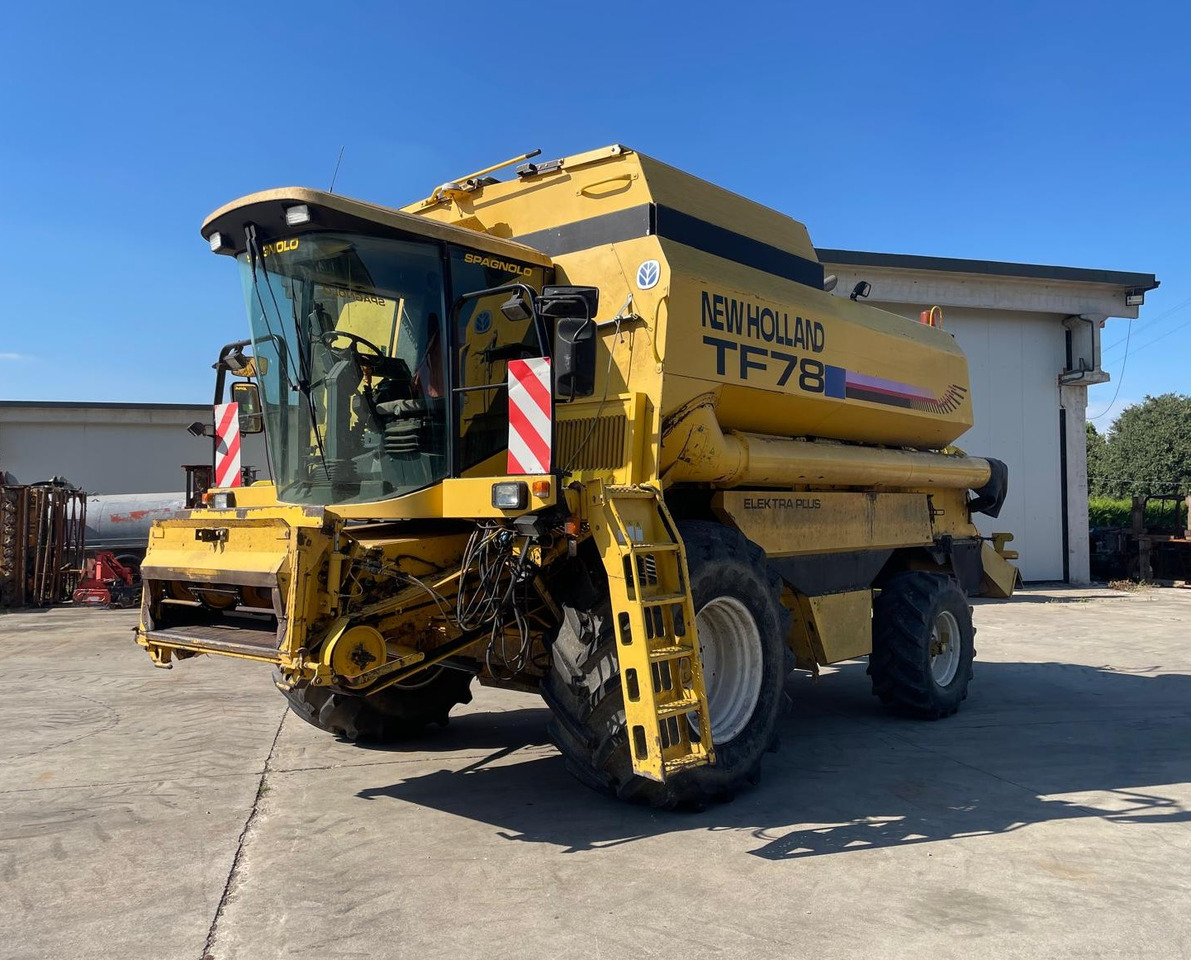 NEW HOLLAND MIETITREBBIA TF 78 - Labības kombains: foto 1 NEW HOLLAND MIETITREBBIA TF 78 - Labības kombains: foto 1