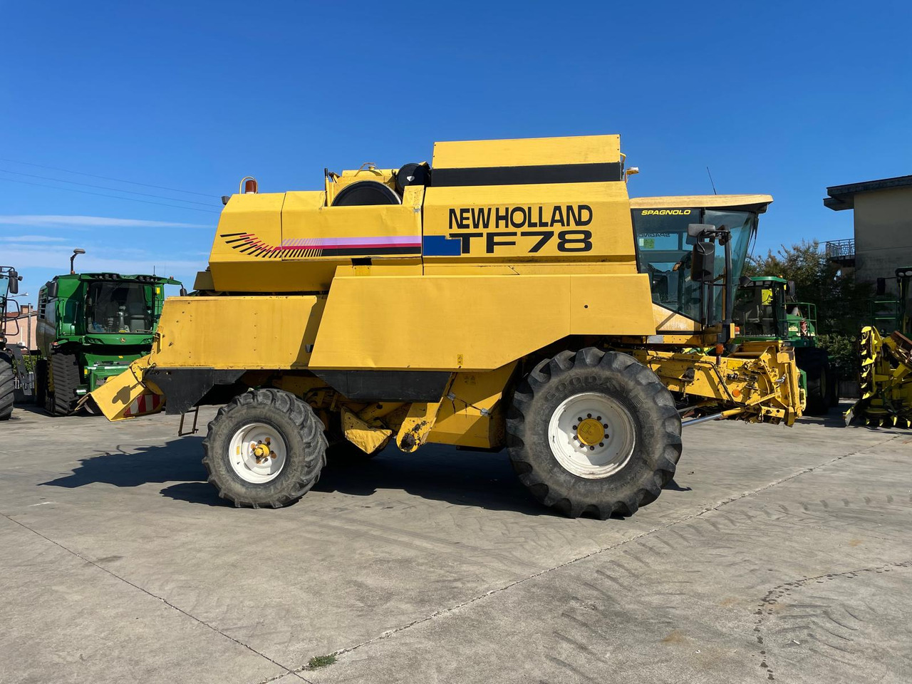 NEW HOLLAND MIETITREBBIA TF 78 - Labības kombains: foto 5 NEW HOLLAND MIETITREBBIA TF 78 - Labības kombains: foto 5