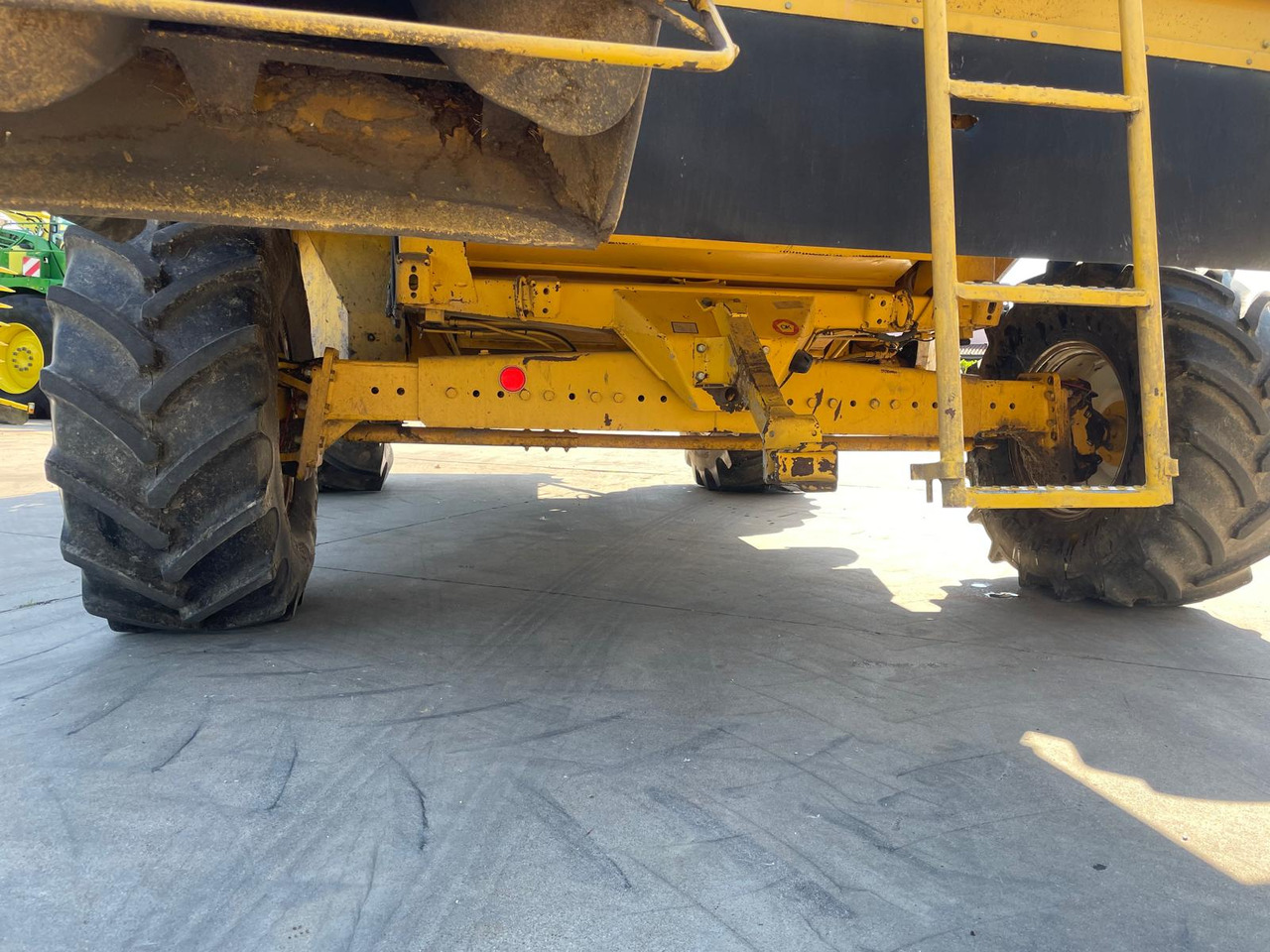 NEW HOLLAND MIETITREBBIA TF 78 - Labības kombains: foto 4 NEW HOLLAND MIETITREBBIA TF 78 - Labības kombains: foto 4