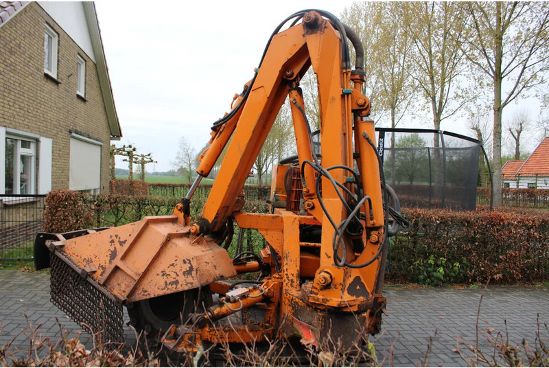 Diversen Hemos Stobbenfrees 400 - Celmu smalcinātājs: foto 4 Diversen Hemos Stobbenfrees 400 - Celmu smalcinātājs: foto 4