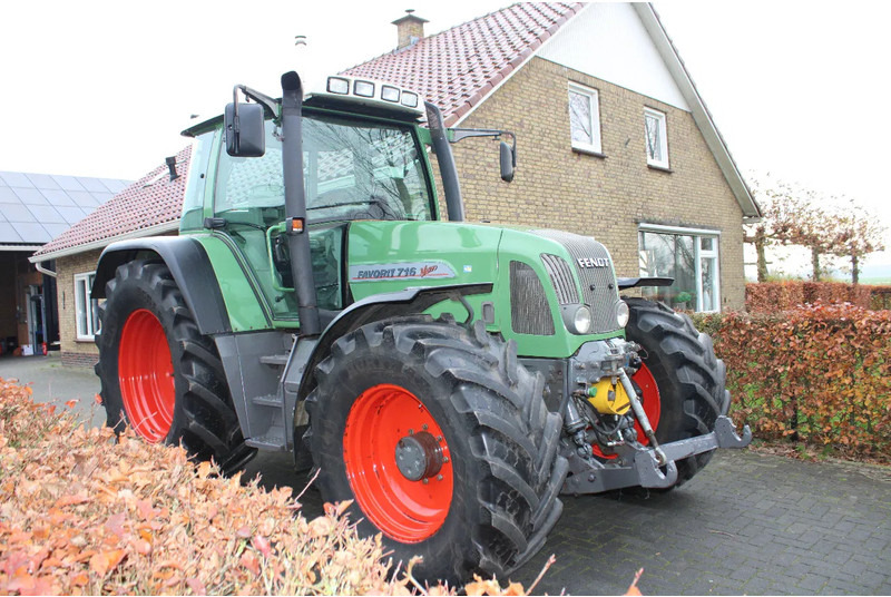 Fendt FAVORIT 716 VARIO Favorit 716 vario - Traktors: foto 1 Fendt FAVORIT 716 VARIO Favorit 716 vario - Traktors: foto 1