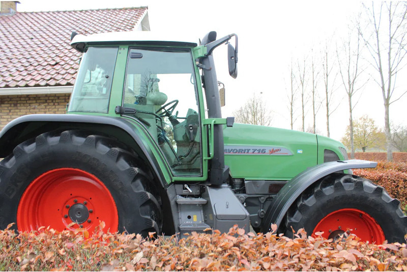 Fendt FAVORIT 716 VARIO Favorit 716 vario - Traktors: foto 2 Fendt FAVORIT 716 VARIO Favorit 716 vario - Traktors: foto 2