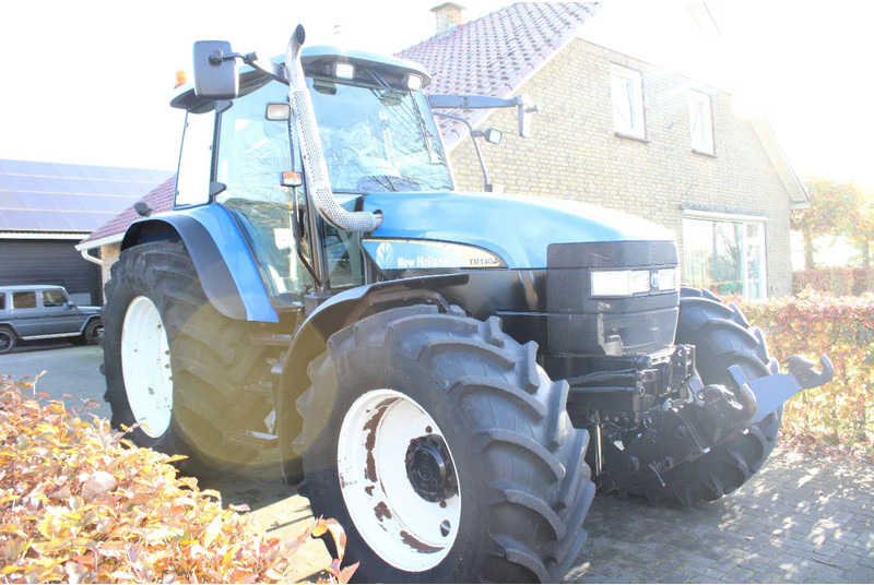 New Holland TM 140 - Traktors: foto 2 New Holland TM 140 - Traktors: foto 2