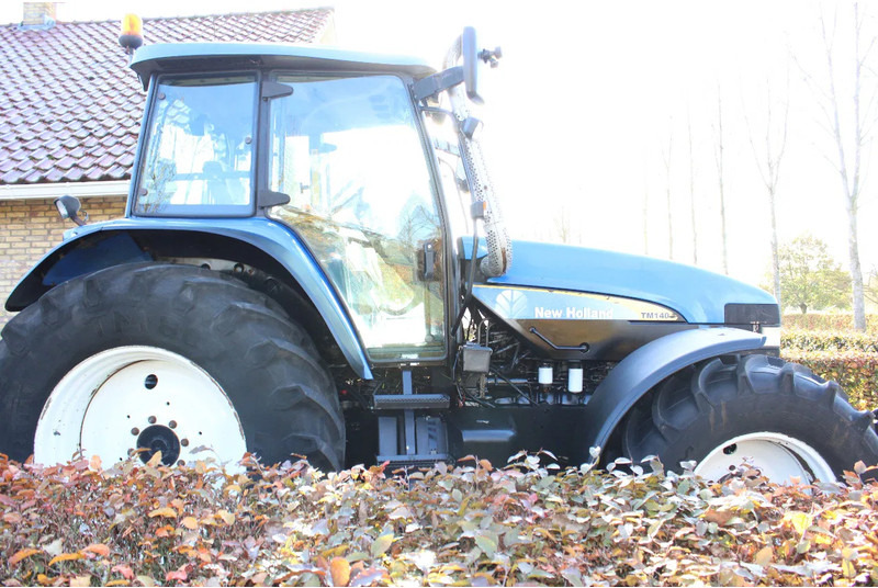 New Holland TM 140 - Traktors: foto 3 New Holland TM 140 - Traktors: foto 3